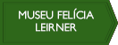 No marcador verde, escrito Museu Felícia Leirner em branco. Imagem localizada no canto esquerdo em relação ao texto.