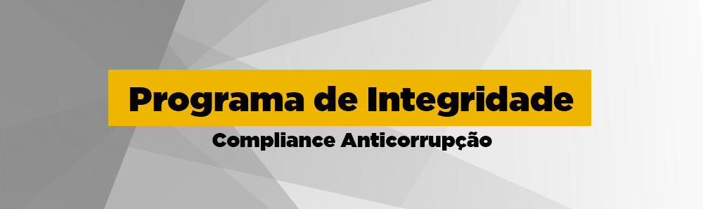 A arte mostra formas geométricas compondo o fundo em diferentes tons de cinza. Sobre ela está escrito "Programa de Integridade" em uma faixa retangular amarela. Abaixo está a frase "Compliance Anticorrupção"