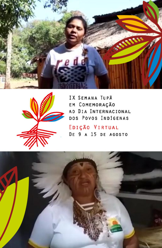 #PraCegoVer - Descrição da imagem para cegos: o texto traz duas imagens. A primeira mostra uma mulher à frente de uma casa indígena, que está no meio de um local muito arborizado. Na segunda foto aparece outra mulher, vestida com cocar branco, colares e brincos, dentro de uma sala. Em ambas as imagens estão ilustrações coloridas de folhas. Entre as duas fotos, num fundo branco, está o logo da Semana Tupã.